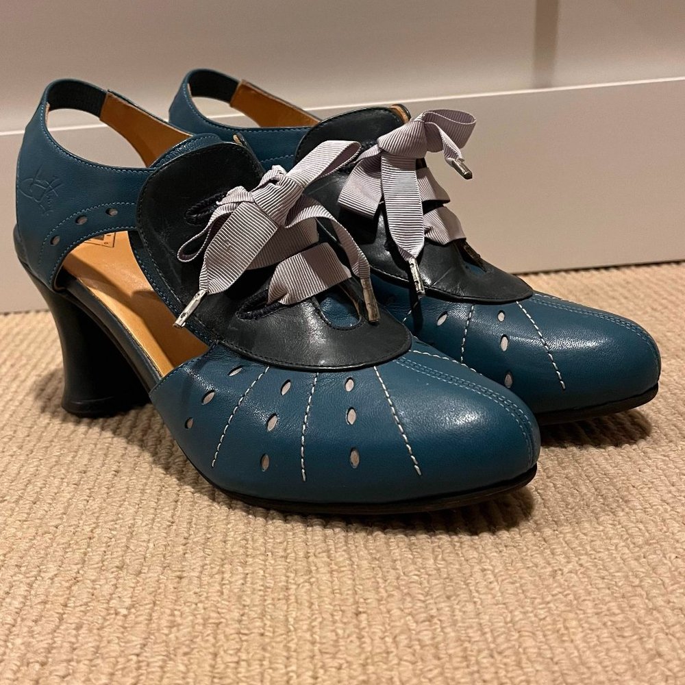 John Fluevog 8-1/2 Mesmerize Lace-up Slingbacks